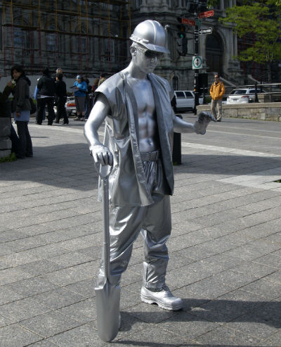 Street Artist Silver Statue